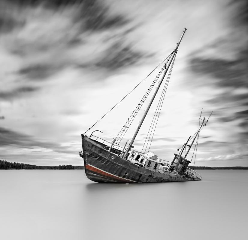 Items lost in a shipwreck are considered flotsam.