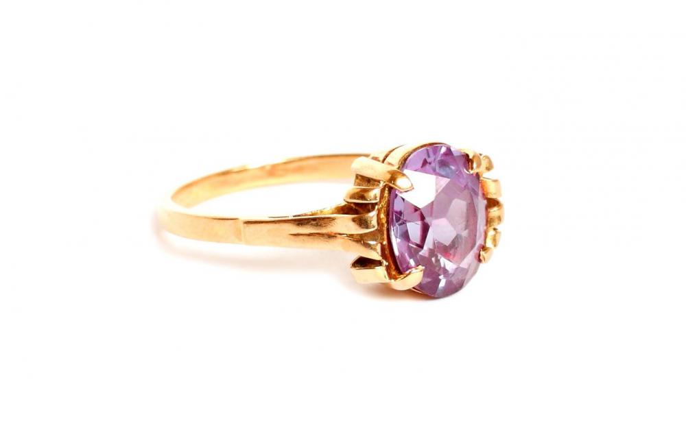 Promise rings often feature gems such as amethyst.