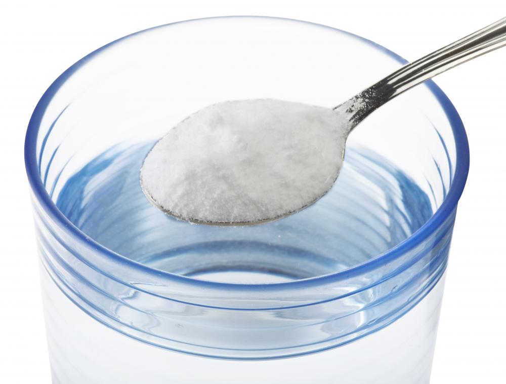 A vinegar and baking soda solution may be used to clean skunk spray from clothing.