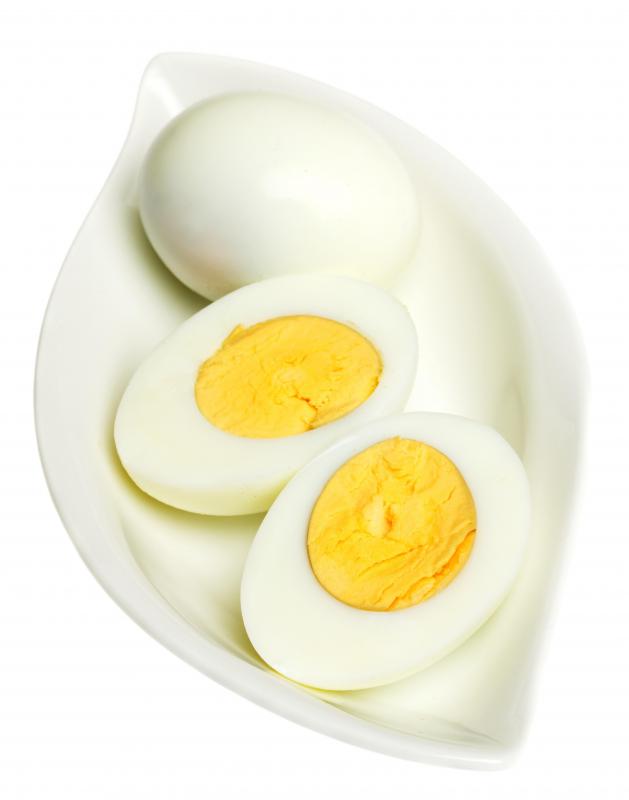 Hard boiled eggs are healthy for canaries.