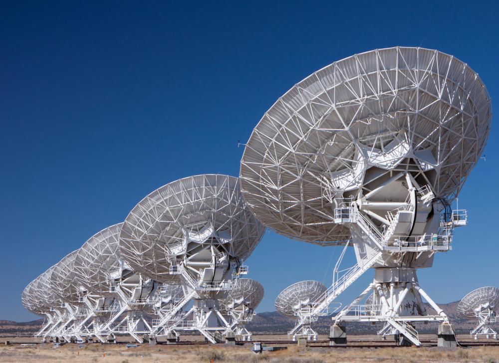 Commercial radio signals would not be able to interfere with the work of a radio telelscope array that had been set up on the far side of the moon.
