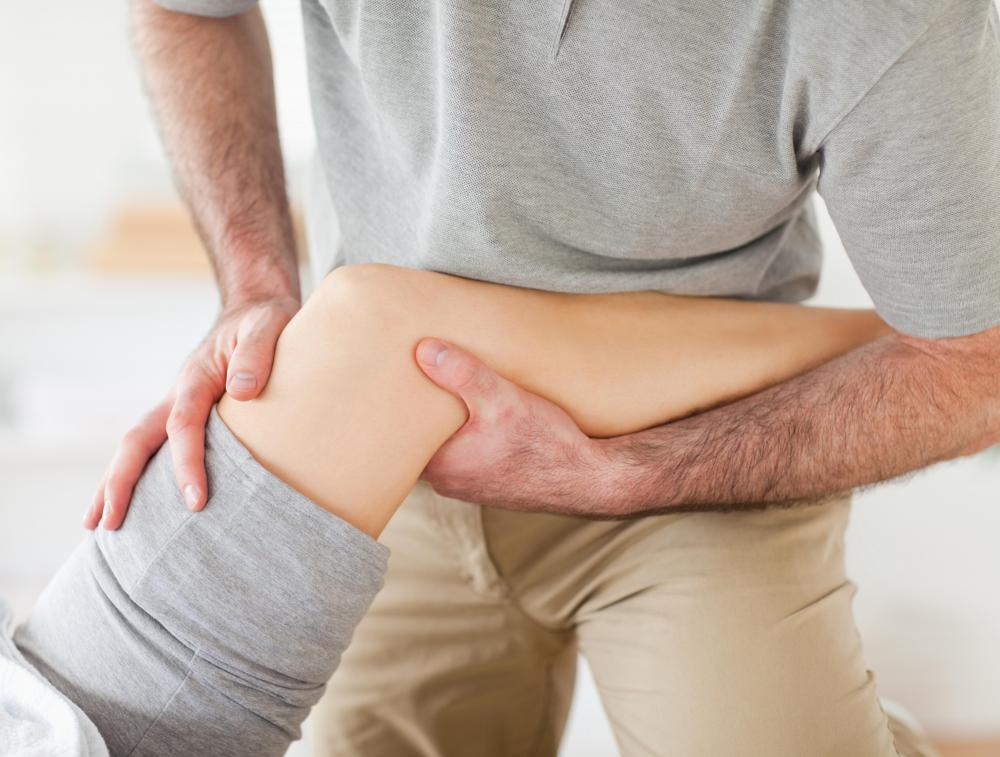 Symptoms of tuberculoid leprosy may include enlargement of the nerves surrounding the knees.