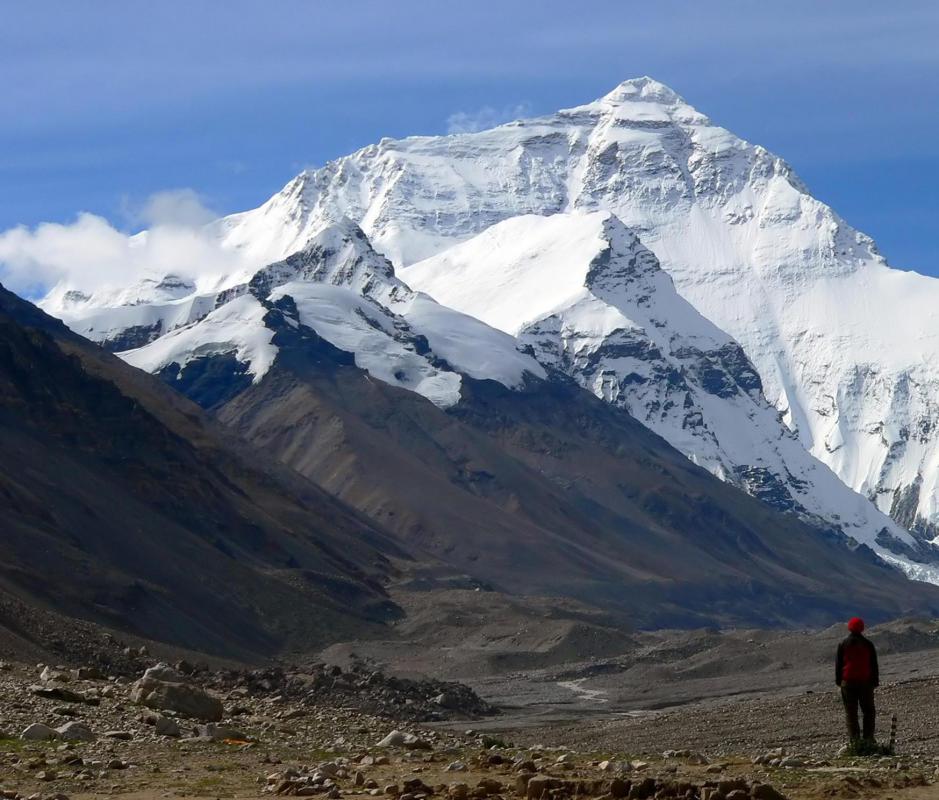 Thundersnows sometimes happen on Mount Everest.