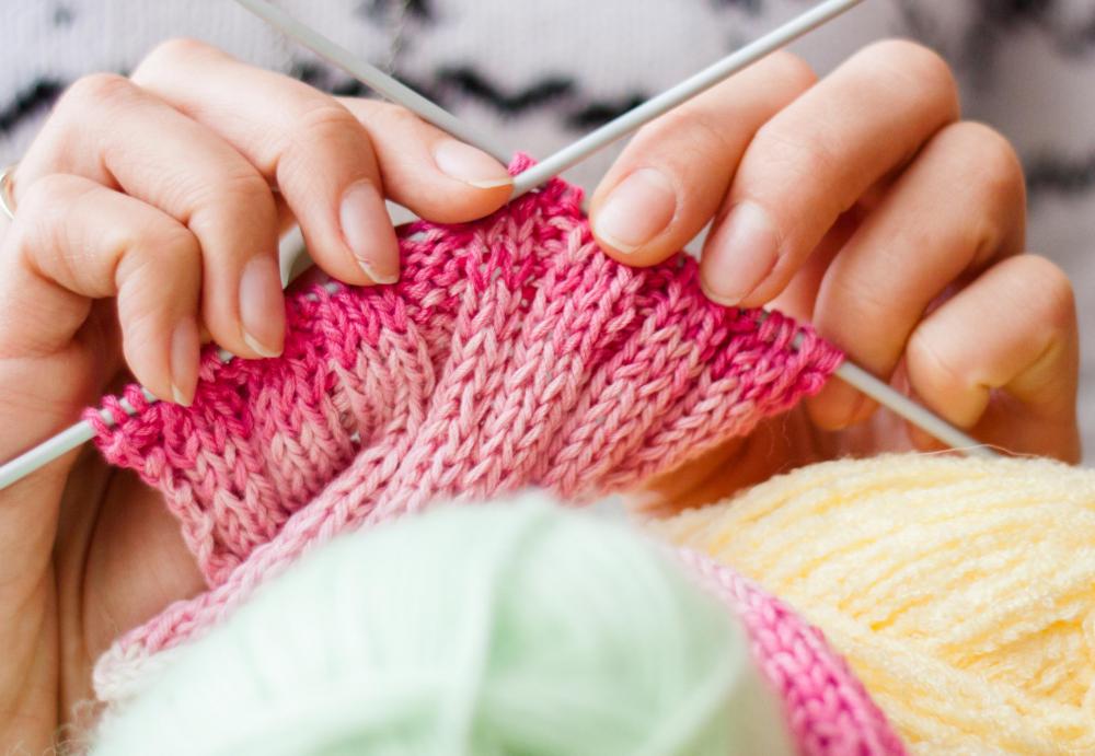 Cat nip toys can be easily knitted.